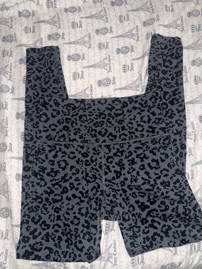 Athleta Gray and Black Leopard Print leggings